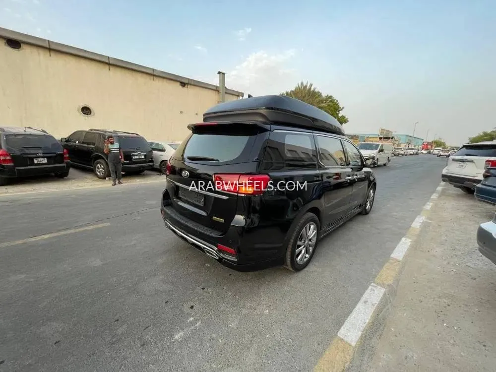 Kia Carnival 2019 for Sale in Umm Al Quwain Image-5