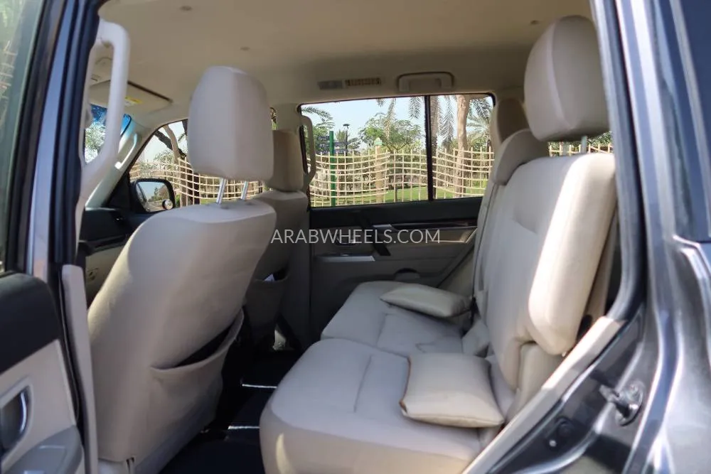 Mitsubishi Pajero 2020 for Sale in Dubai Image-7