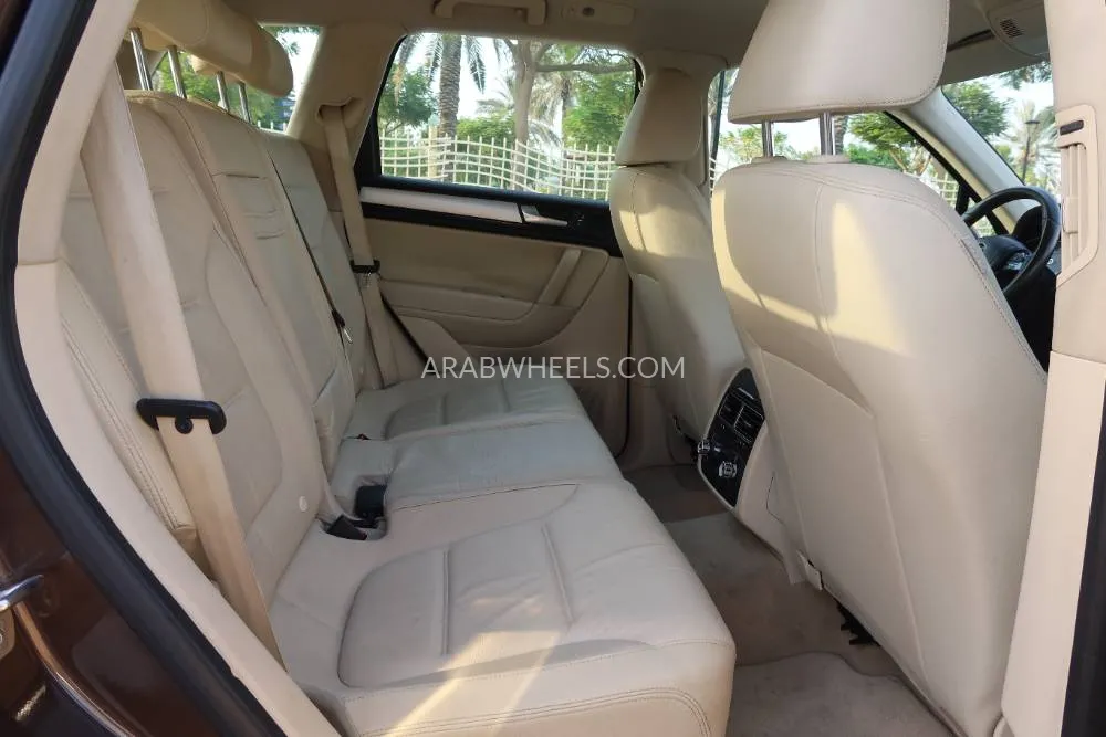 Volkswagen Touareg 2014 for Sale in Dubai Image-11