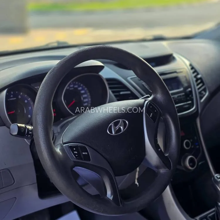 Hyundai Elantra 2015 for Sale in Sharjah Image-10