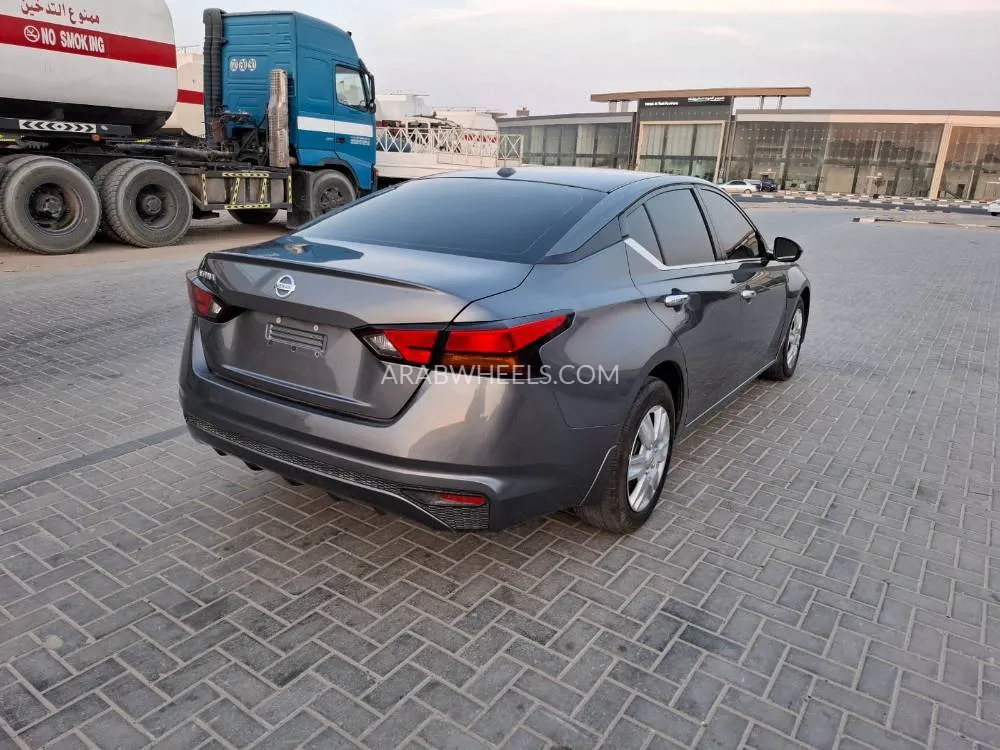 Nissan Altima 2019 for Sale in Ajman Image-18