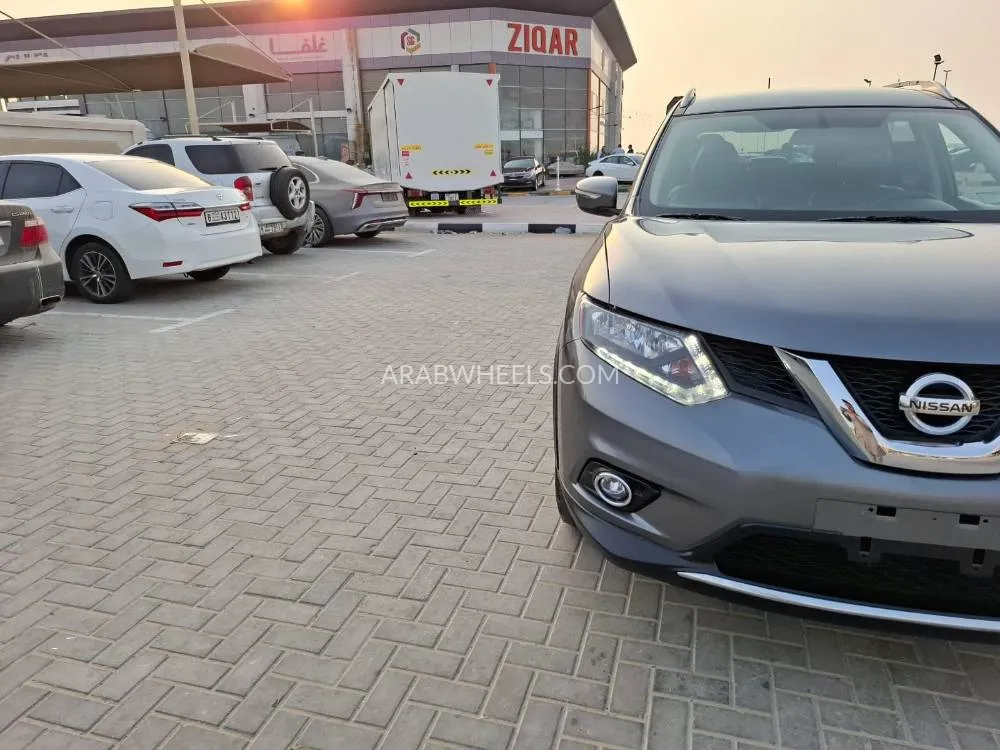 Nissan Rogue 2015 for Sale in Ajman Image-3
