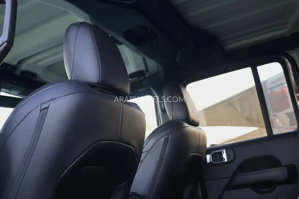 Jeep Wrangler 2023 for Sale in Sharjah Image-6