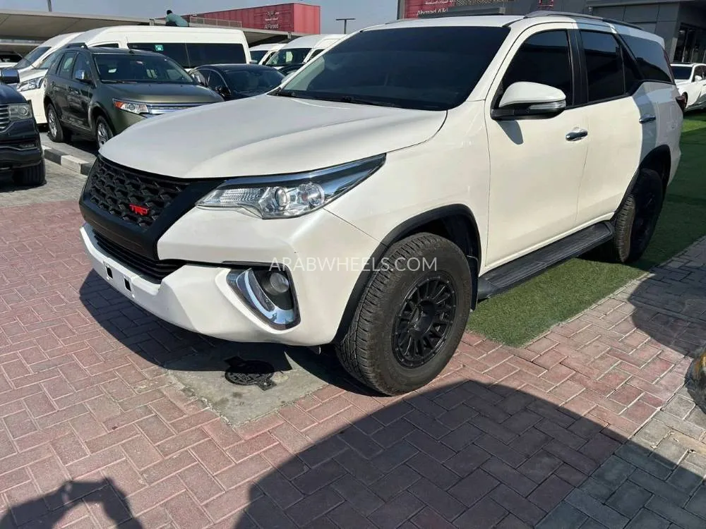 تويوتا فورتشنر 2017 for Sale in الشارقة Image-2