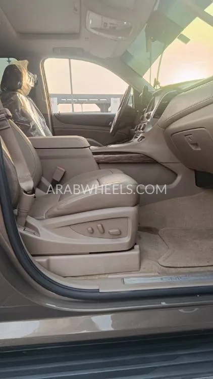 GMC Yukon XL 2015 for Sale in Ajman Image-14