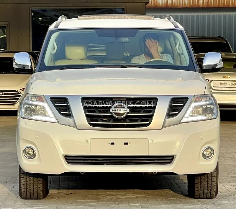 Nissan Patrol 2019 for Sale in Dubai Image-2