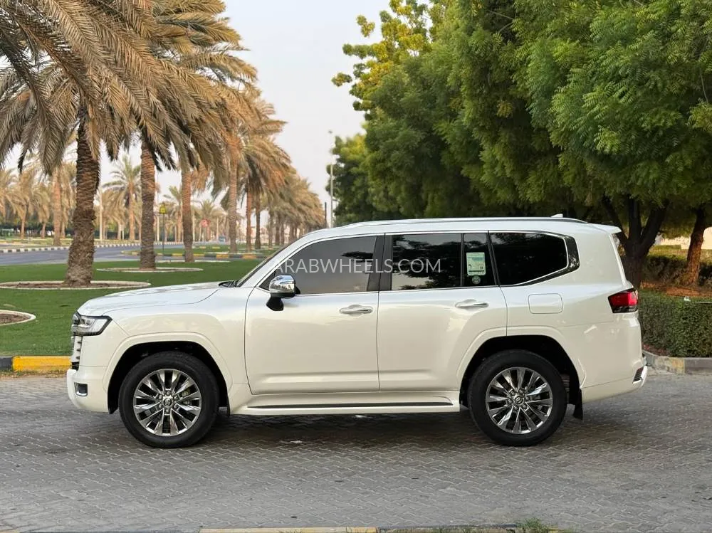 Toyota Land Cruiser 2023 for Sale in Sharjah Image-5