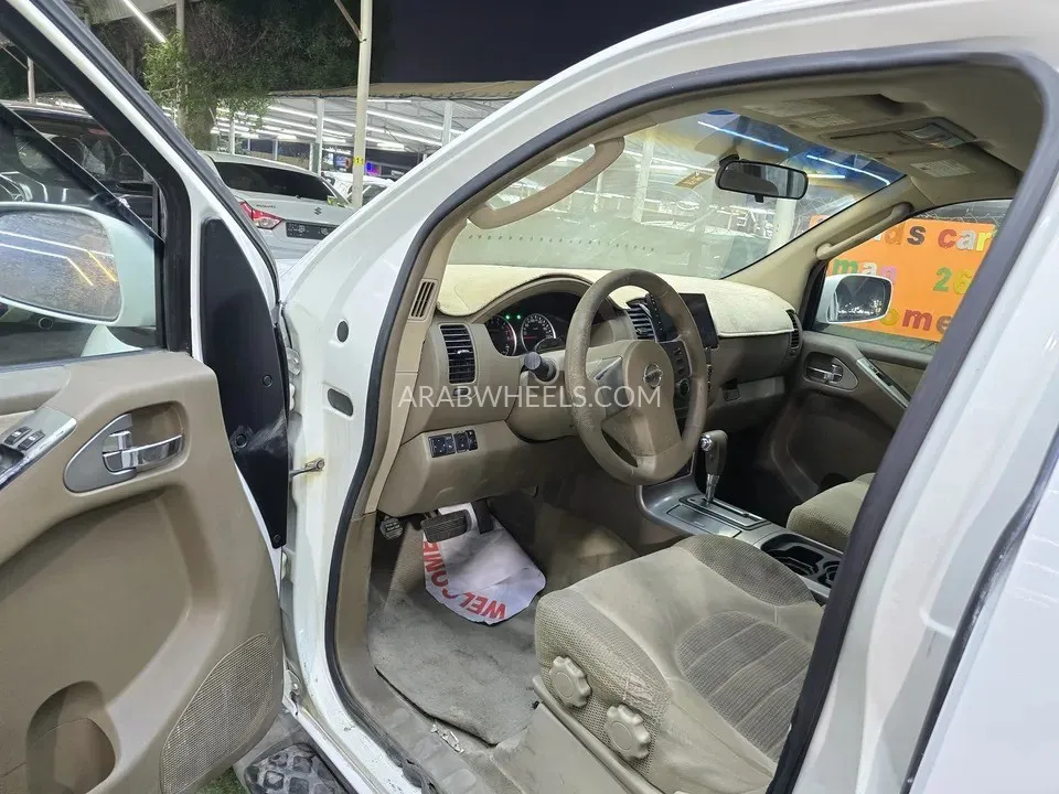 Nissan Pathfinder 2006 for Sale in Ajman Image-17