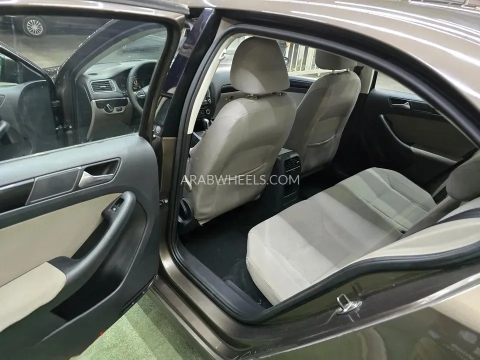 Volkswagen Jetta 2012 for Sale in Ajman Image-10