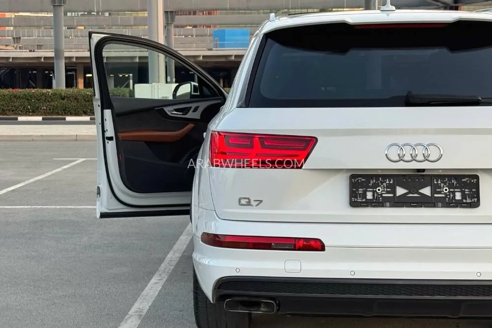 أودي Q7 2018 for Sale in دبي Image-16