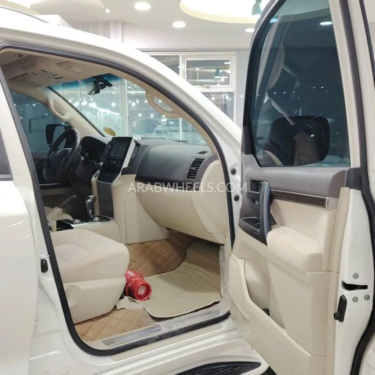 Toyota Land Cruiser 2020 for Sale in Sharjah Image-6