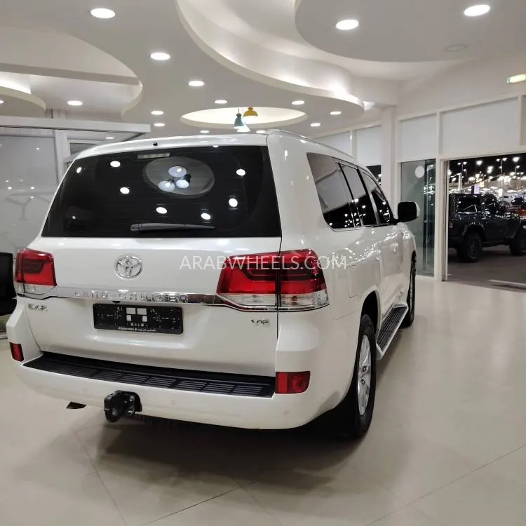 Toyota Land Cruiser 2020 for Sale in Sharjah Image-11