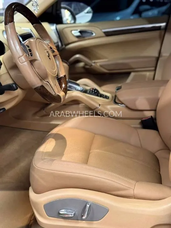 Porsche Cayenne 2013 for Sale in Ajman Image-2