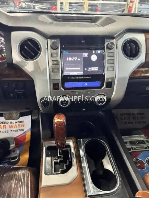 Toyota Tundra 2018 for Sale in Ajman Image-8