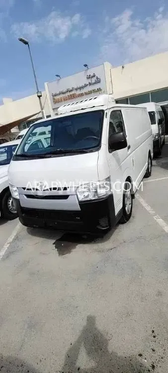 Toyota Hiace 2014 for Sale in Sharjah Image-10