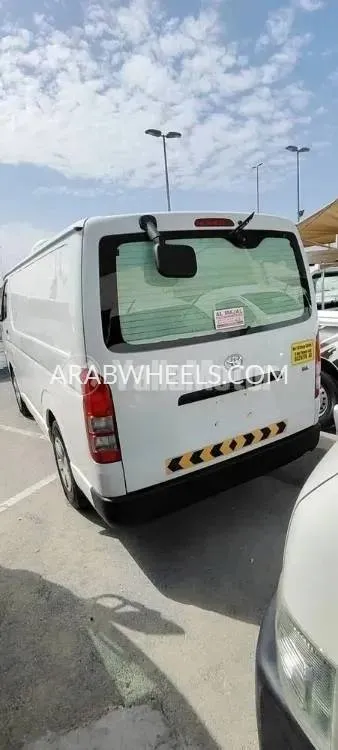 Toyota Hiace 2014 for Sale in Sharjah Image-15
