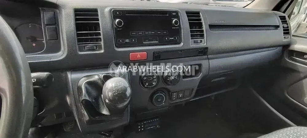 Toyota Hiace 2014 for Sale in Sharjah Image-21