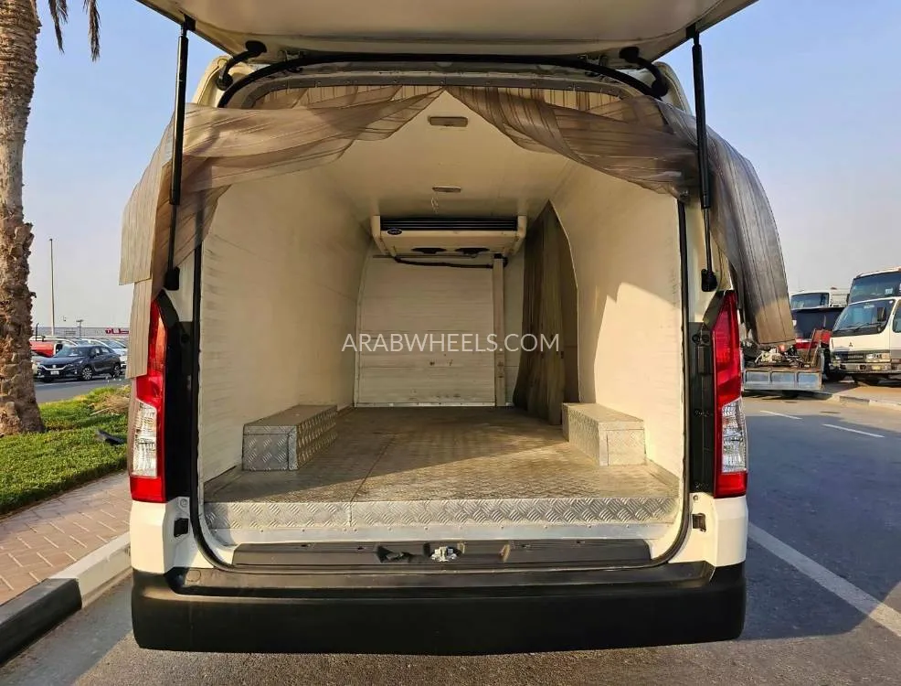 Toyota Hiace 2020 for Sale in Dubai Image-21