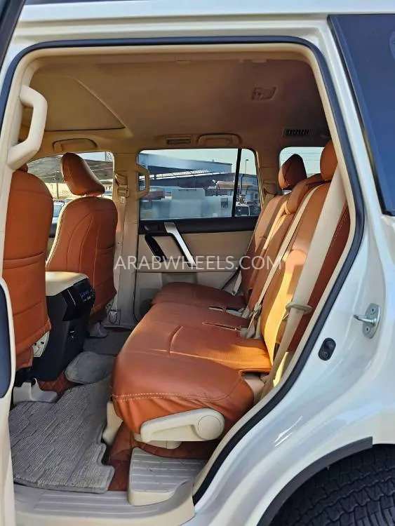 Toyota Land Cruiser Prado 2022 for Sale in Dubai Image-2