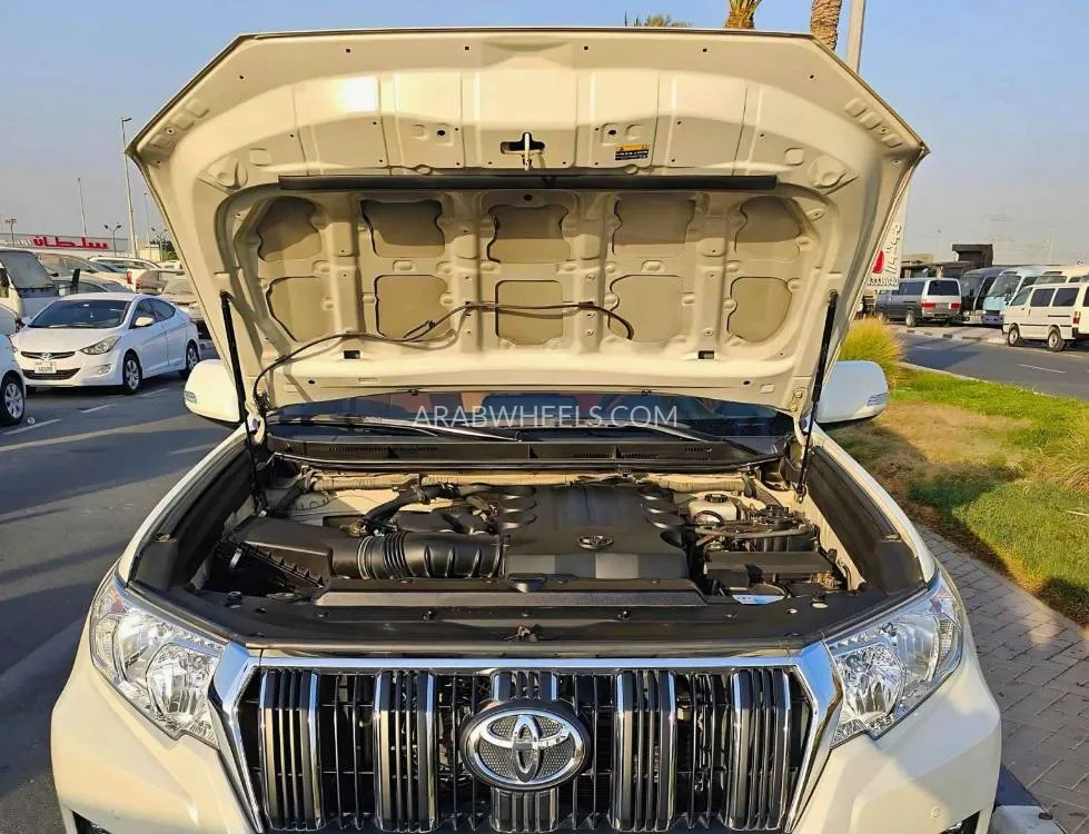 Toyota Land Cruiser Prado 2022 for Sale in Dubai Image-6