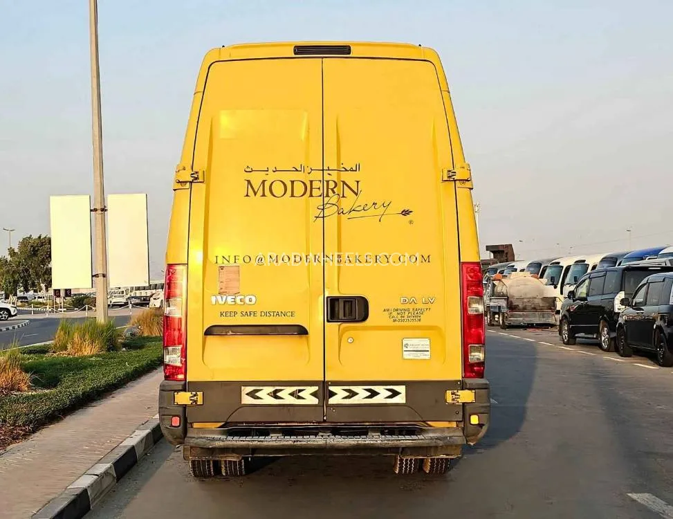 Iveco Daily 2014 for Sale in Dubai Image-8