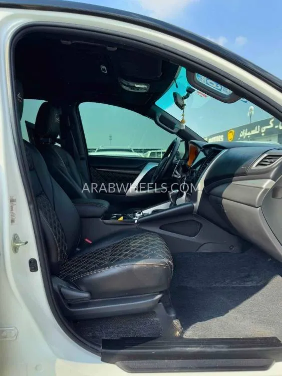 Mitsubishi Montero 2019 for Sale in Dubai Image-4