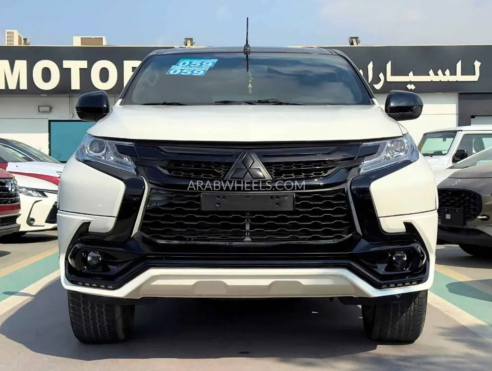 Mitsubishi Montero 2019 for Sale in Dubai Image-10