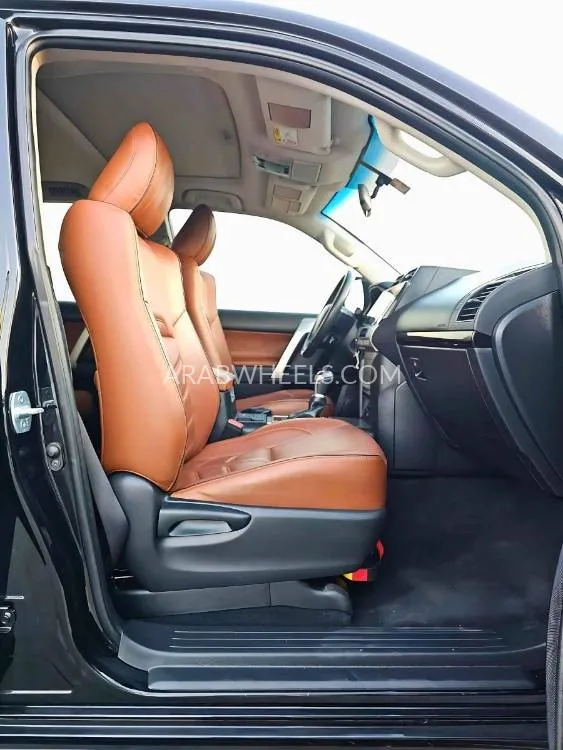Toyota Land Cruiser Prado 2022 for Sale in Dubai Image-2