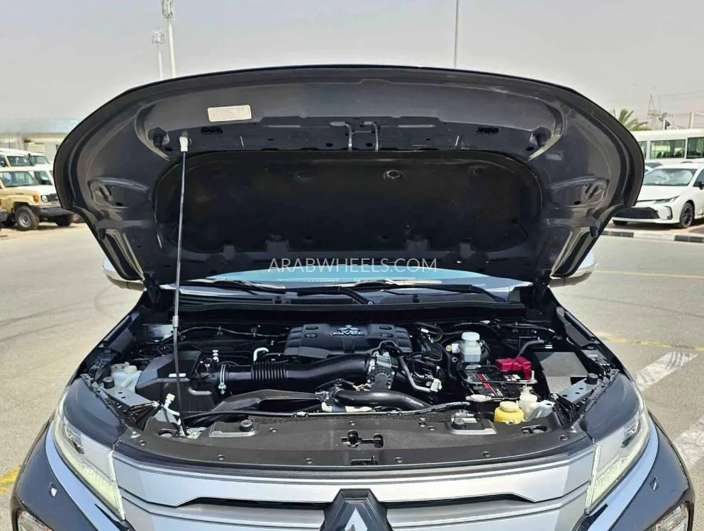 Mitsubishi Montero 2020 for Sale in Dubai Image-4