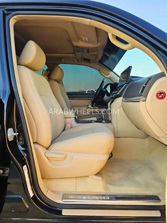 Toyota Land Cruiser 2014 for Sale in Dubai Image-30
