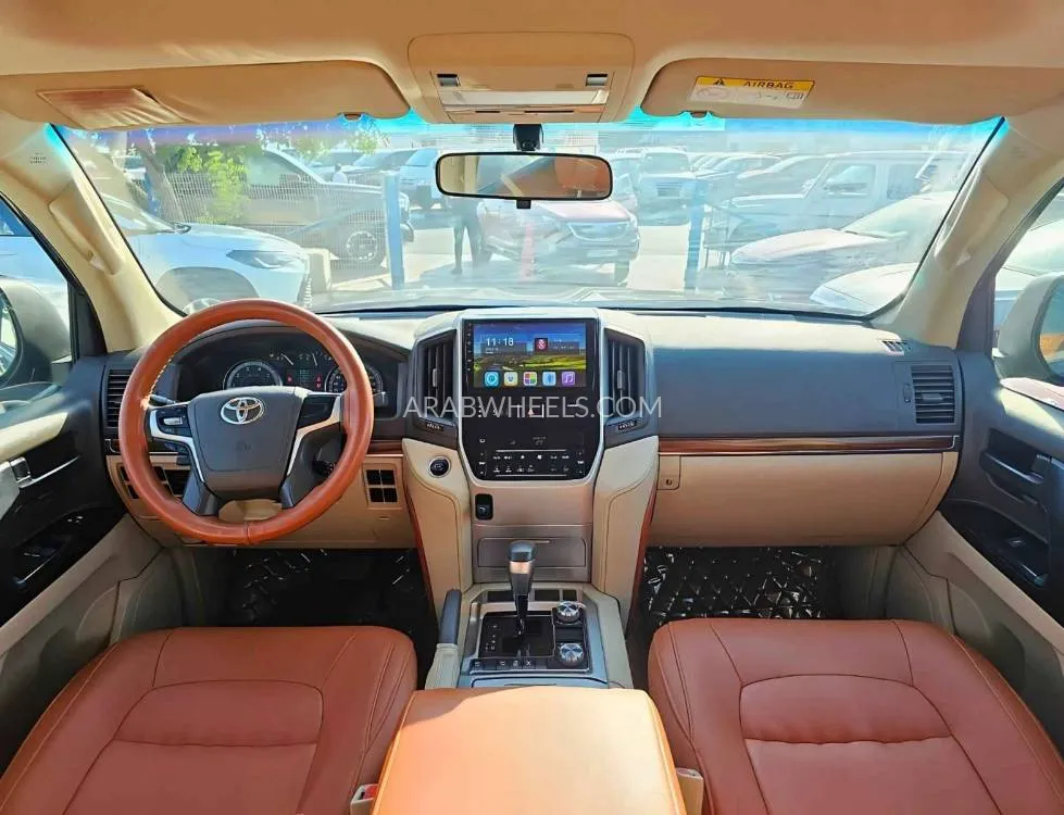Toyota Land Cruiser 2018 for Sale in Dubai Image-19