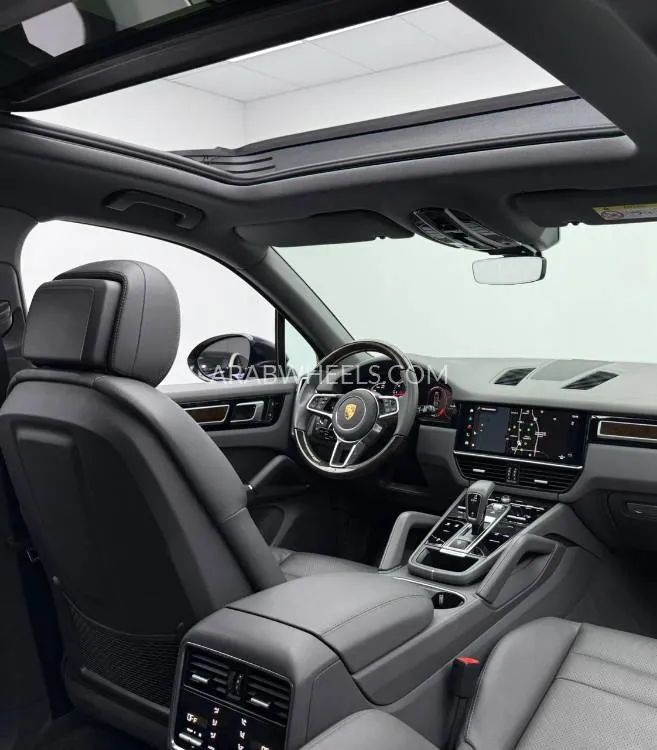 Porsche Cayenne 2022 for Sale in Dubai Image-11