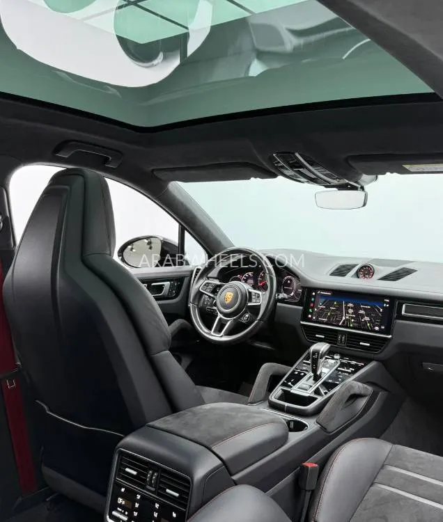 Porsche Cayenne 2022 for Sale in Dubai Image-11