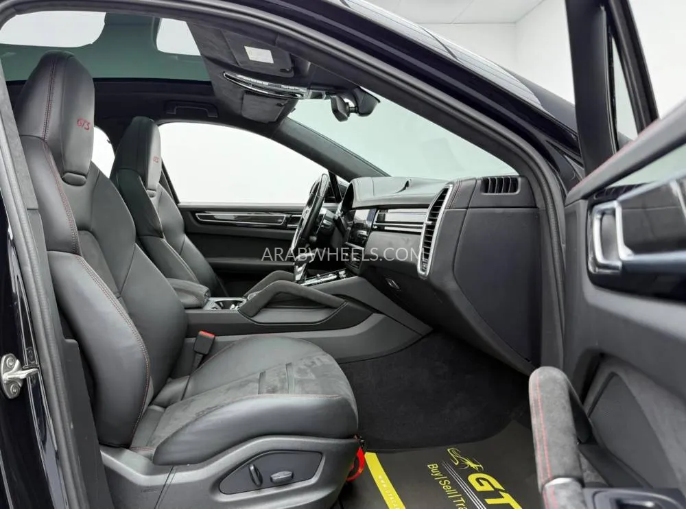 Porsche Cayenne 2022 for Sale in Dubai Image-14