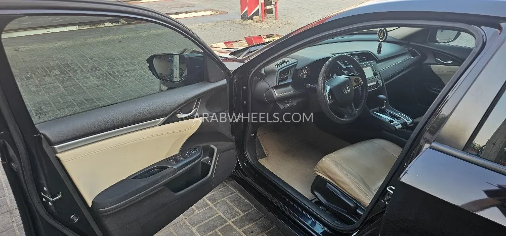 Honda Civic 2016 for Sale in Dubai Image-4