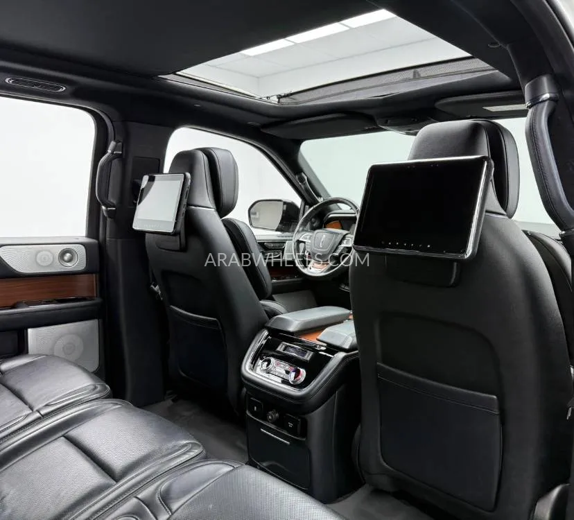 Lincoln Navigator 2019 for Sale in Dubai Image-15