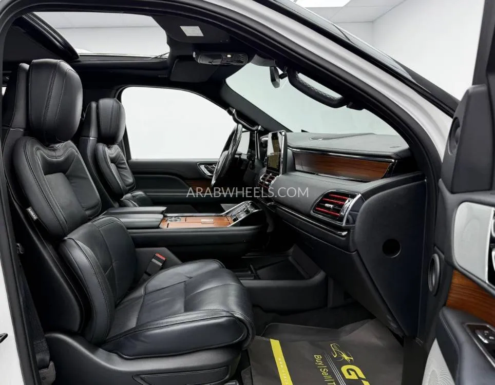Lincoln Navigator 2019 for Sale in Dubai Image-16