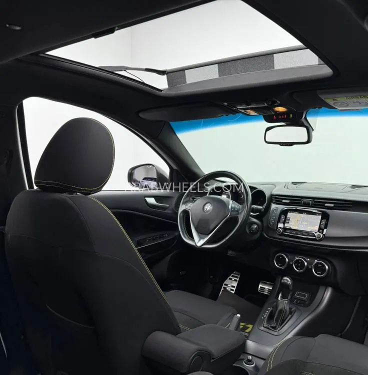 الفا روميو جولييتا 2021 for Sale in دبي Image-12