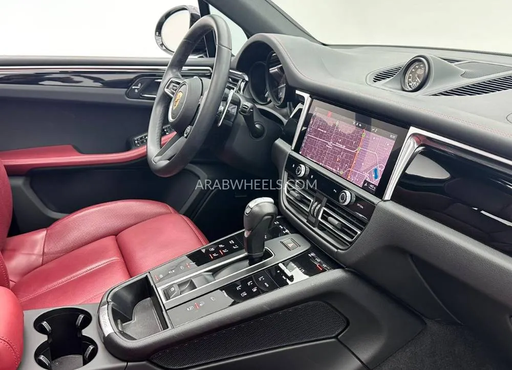 Porsche Macan 2024 for Sale in Dubai Image-12