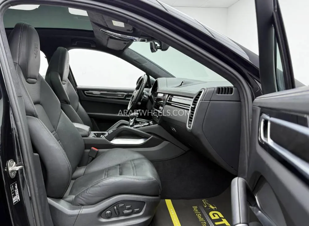 Porsche Cayenne 2022 for Sale in Dubai Image-14