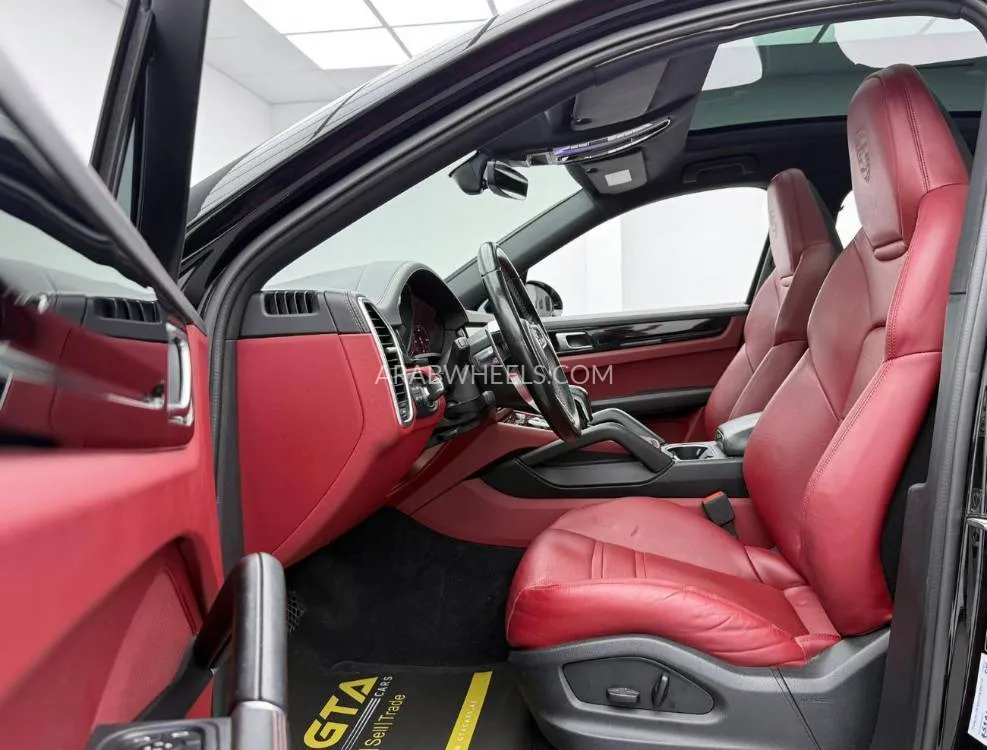 Porsche Cayenne 2022 for Sale in Dubai Image-3