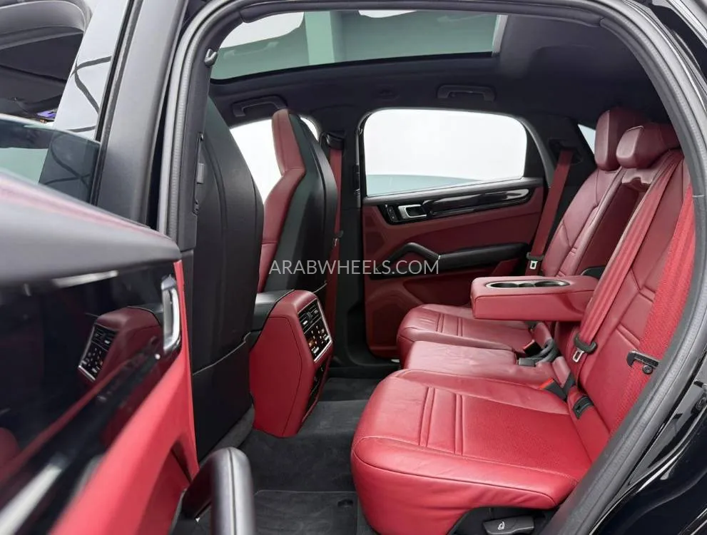 Porsche Cayenne 2022 for Sale in Dubai Image-16