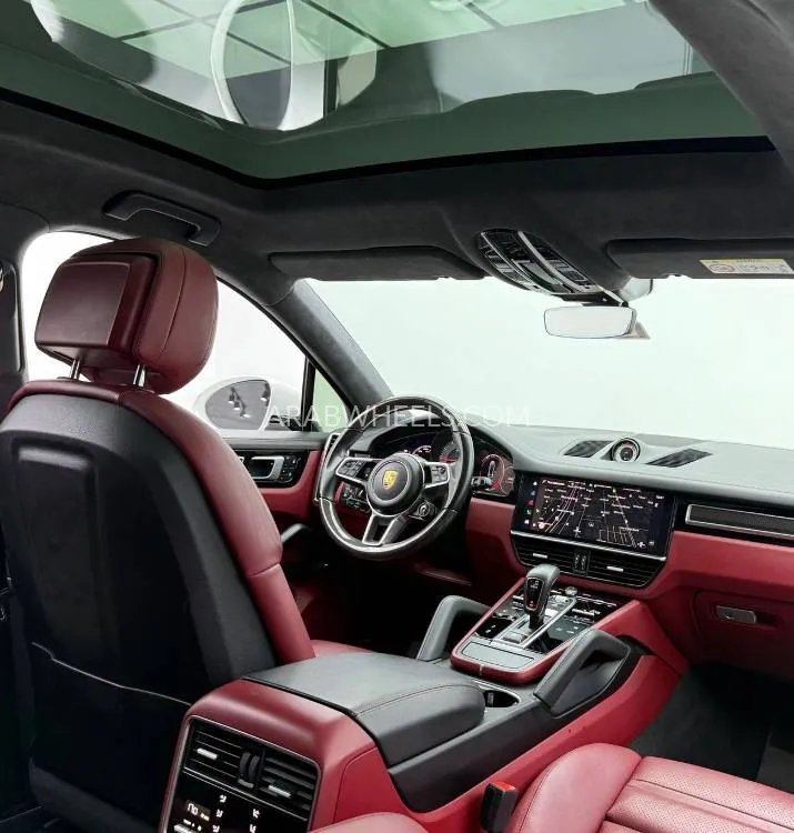 Porsche Cayenne 2022 for Sale in Dubai Image-10