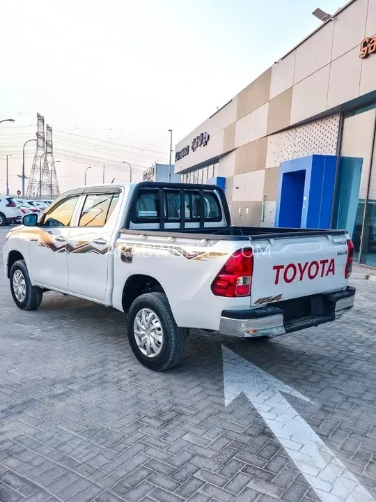 Toyota Hilux 2024 for Sale in Abu Dhabi Image-9