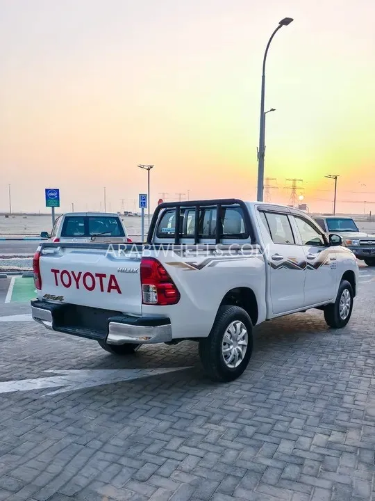 Toyota Hilux 2024 for Sale in Abu Dhabi Image-11