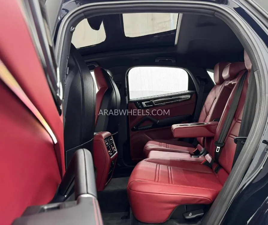 Porsche Cayenne 2022 for Sale in Dubai Image-17
