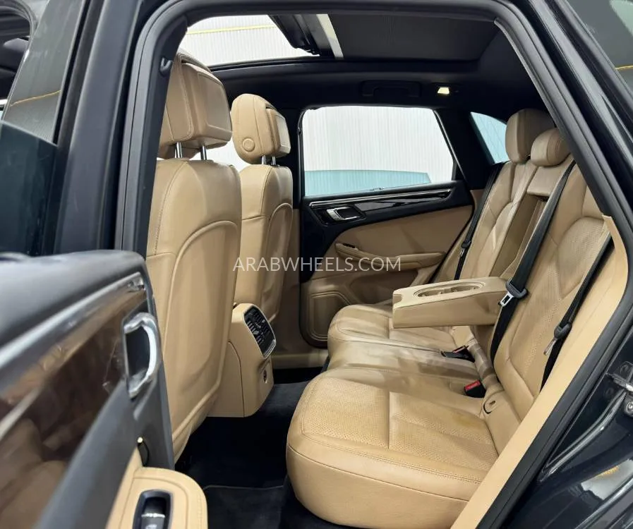 Porsche Macan 2020 for Sale in Dubai Image-14