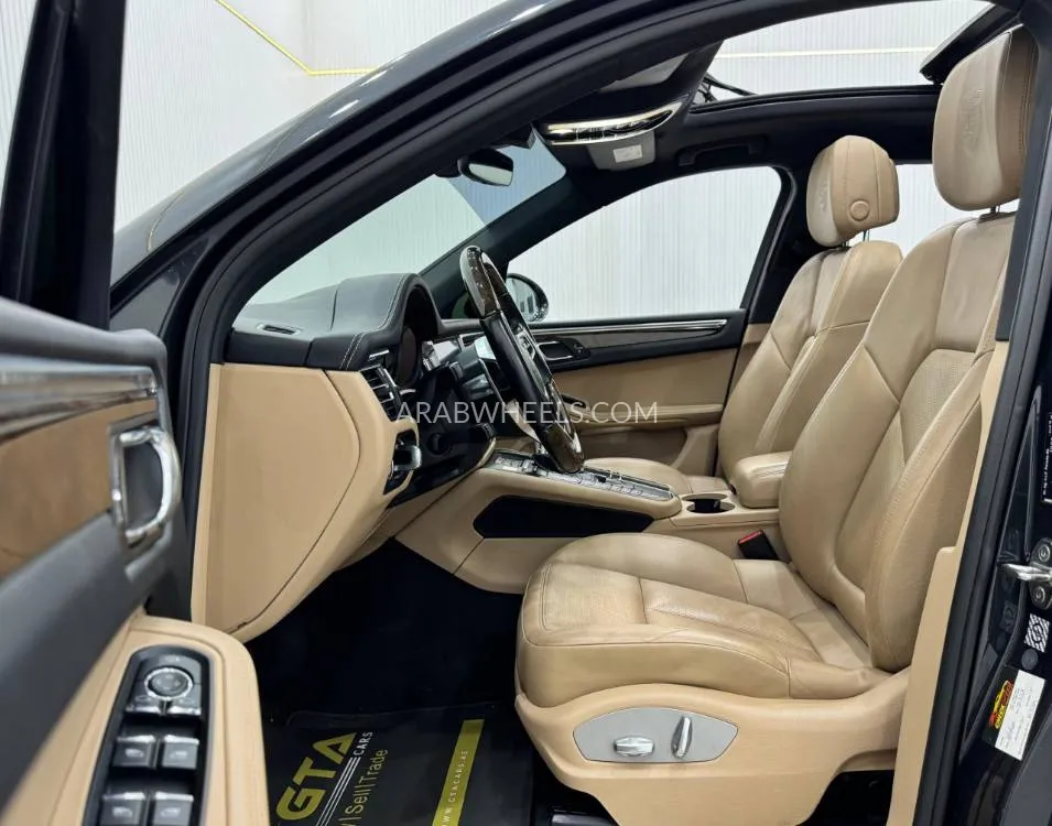 Porsche Macan 2020 for Sale in Dubai Image-16
