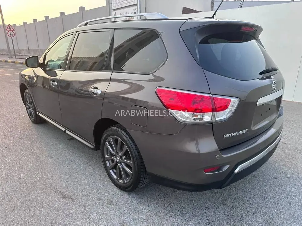 Nissan Pathfinder 2015 for Sale in Sharjah Image-2