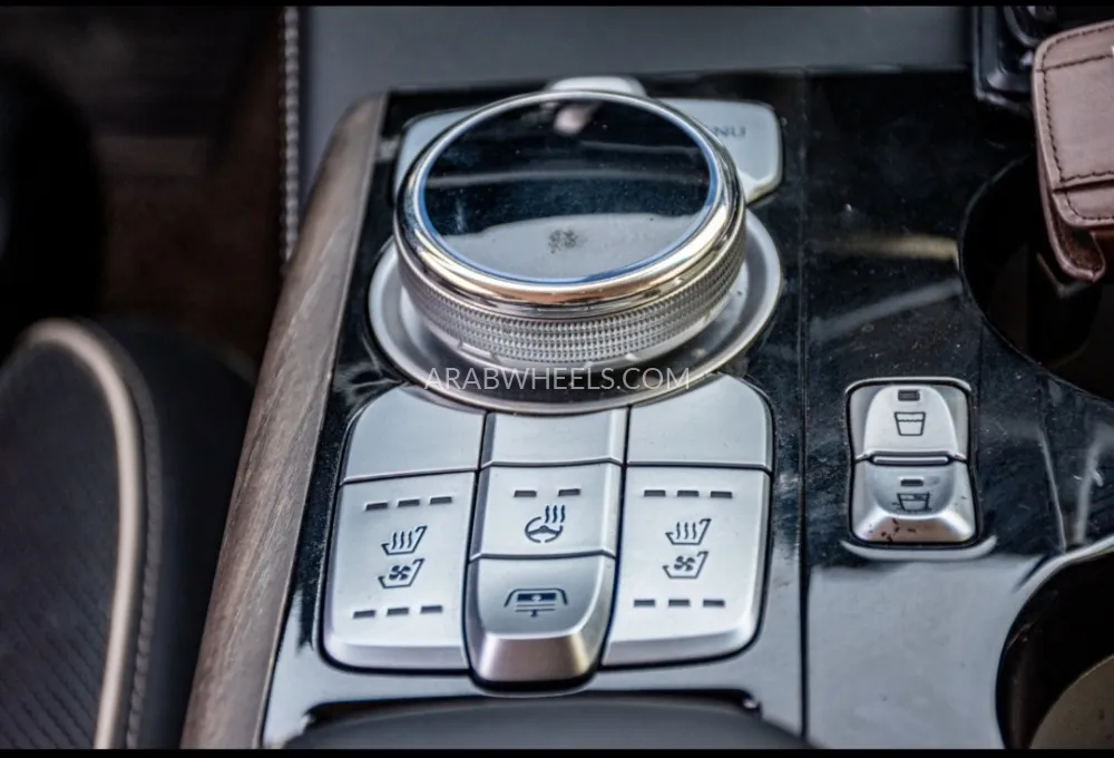 Genesis G90 2019 for Sale in Abu Dhabi Image-5